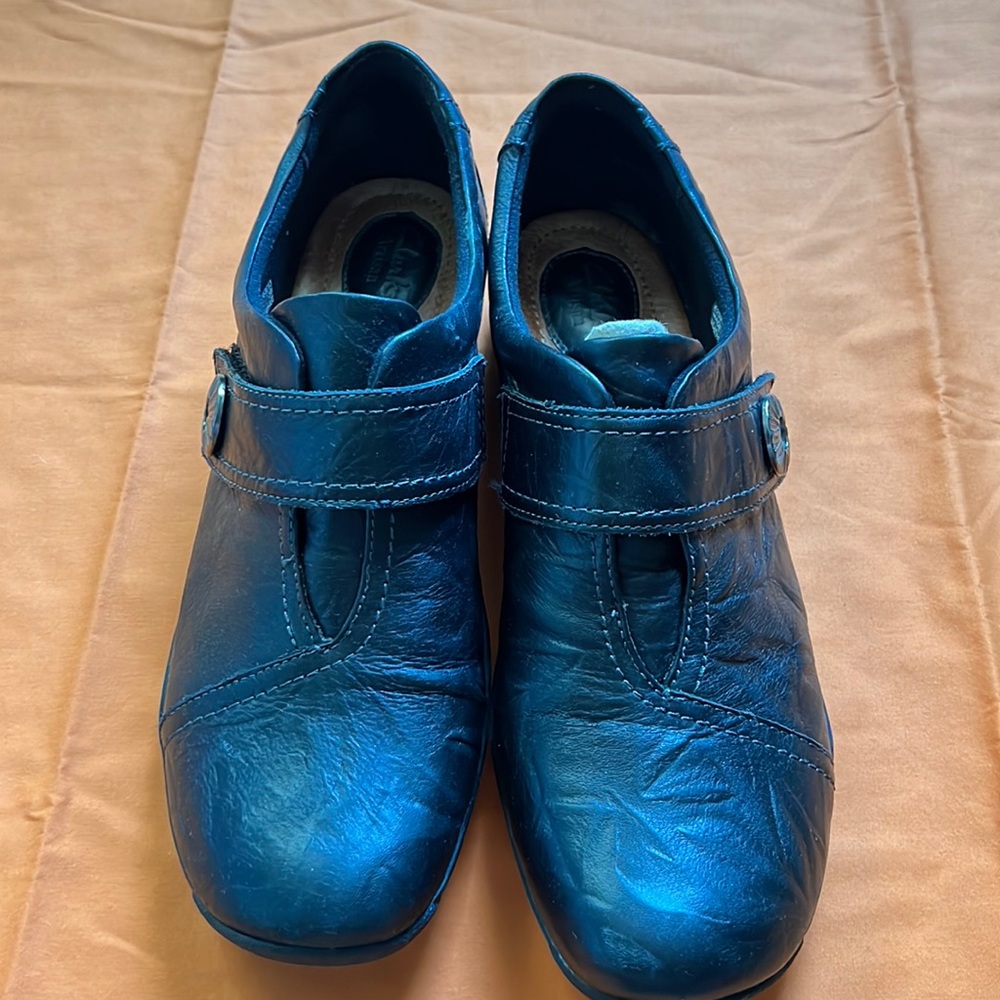 Clarks: Women’s Size 12. Perfect condition, worn once.